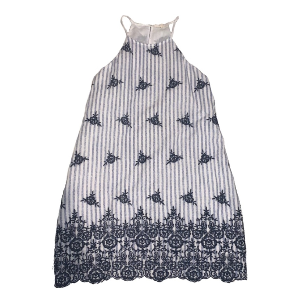 NWOT Entro Mock neck sleeveless embroidered dress